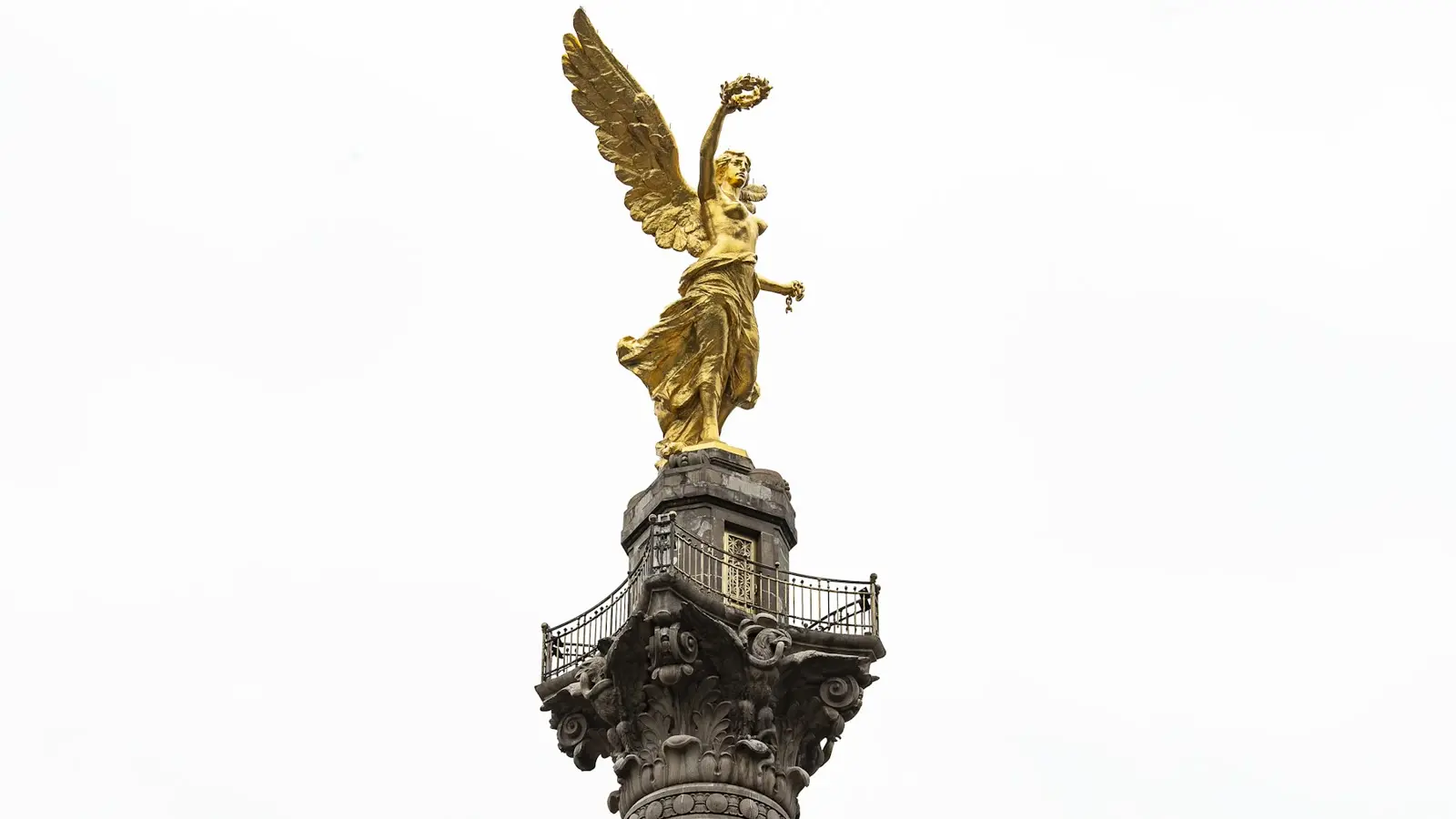 The Angel of Independence monument on Paseo de la Reforma, Mexico City